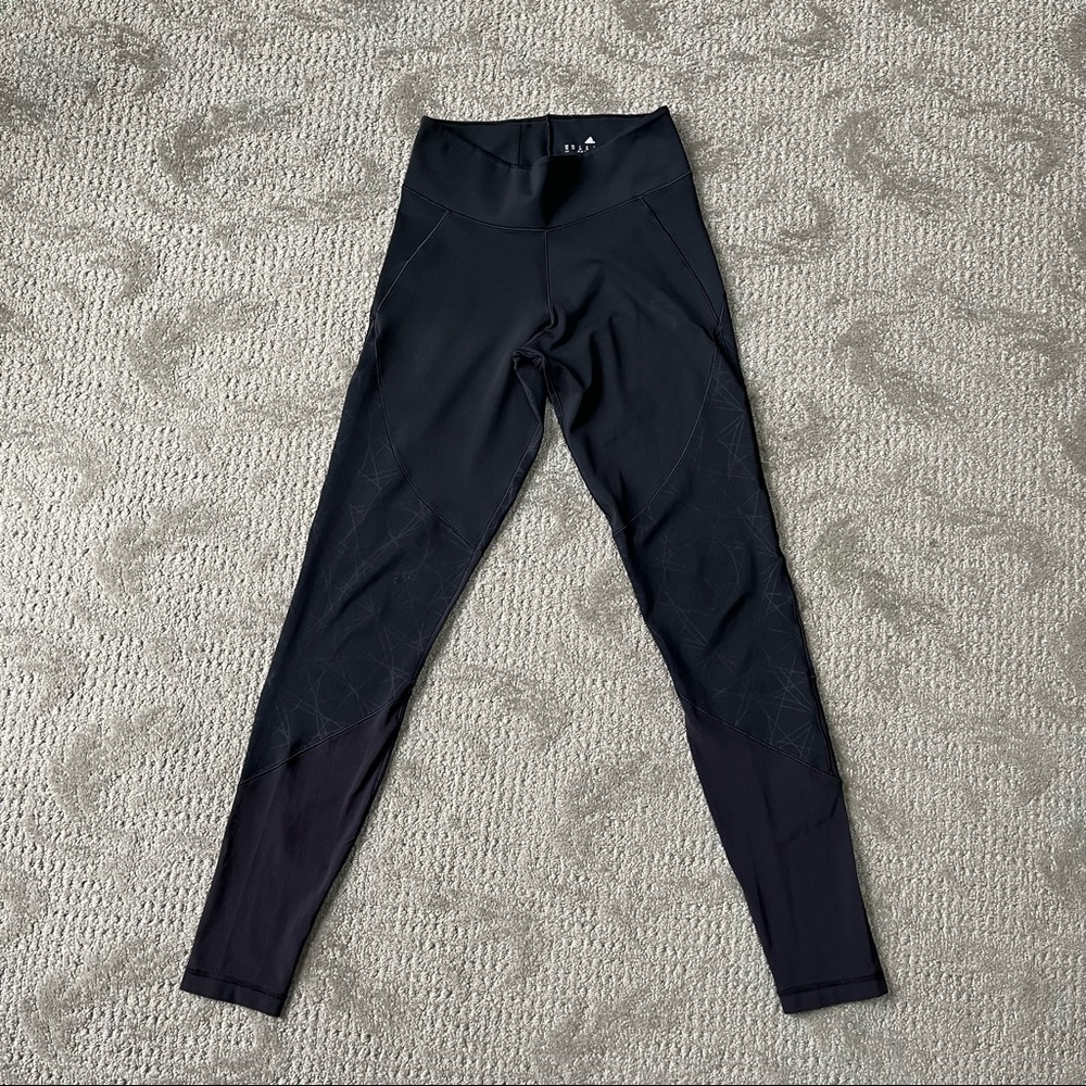 EUC Women's Adidas Climalite Leggings size XS in Black w/Mesh Paneling